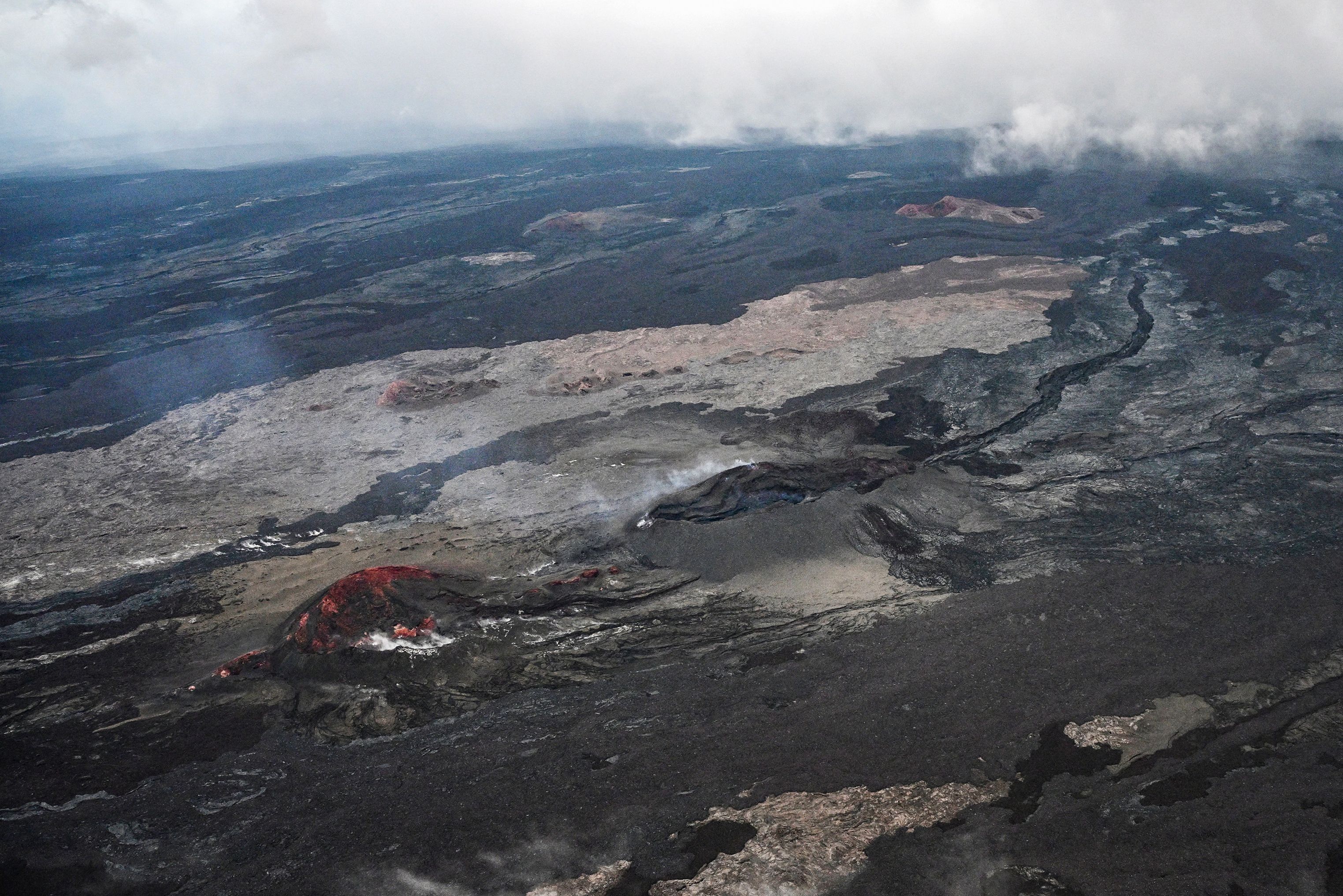 夏威夷火山活跃地质活动持续，科学观察持续进行